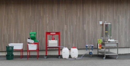 Muštáreň s kompaktným drvičom s lisom 230V a el. pasterizátorom 13,5 kW: