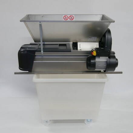 Odstopkovač hrozna – s motorom