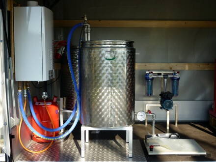 Mobilná komerčná muštáreň 150 l/hodina - plynový pasterizátor a ručný hydraulický lis