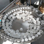 Plne automatický zatvárač uzáverov / skrutkovač uzáverov VM-40