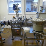 Plne automatický zatvárač uzáverov / skrutkovač uzáverov VM-40