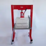 Komerčná muštáreň 150 l/hod. s el. pasterizátorom 13,5 kW a ruč. hydr. lisom TP 70: